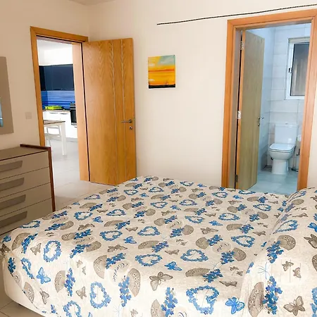 St Pauls Bay 2 Bedrooms Appartement *